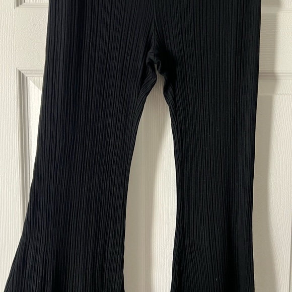 Bershka Textured Flare Yoga Pants - Picture 4 of 4